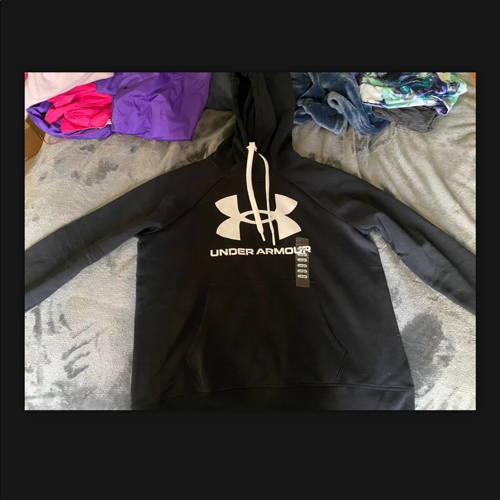 Women’s black Under Armour hooded sweatshirt size L